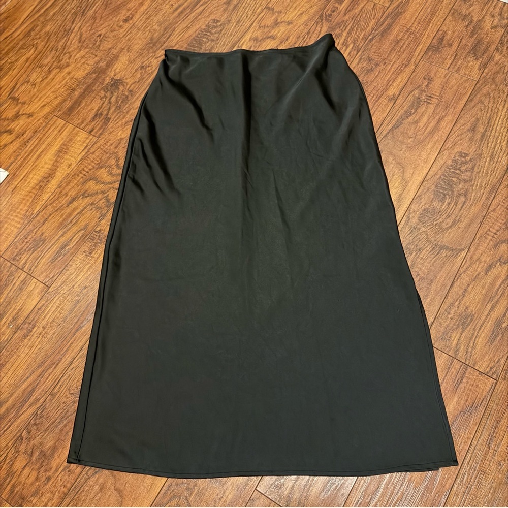 Old Navy Women’s Black Satin Midi A-Line Skirt Size L